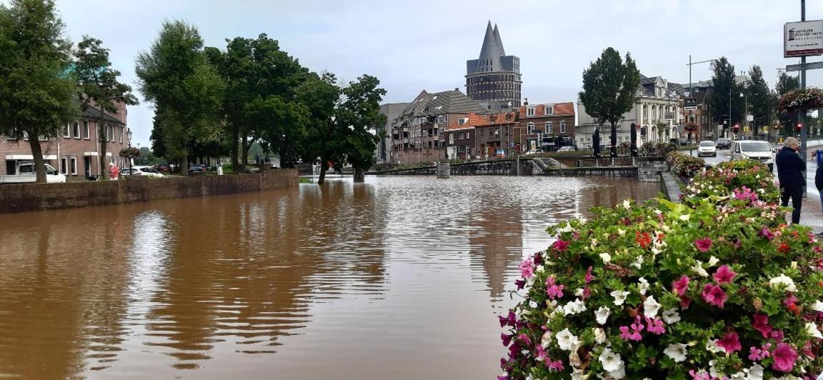 Roermond Uniek Stadspand, Compleet Woonhuis Bagian luar foto