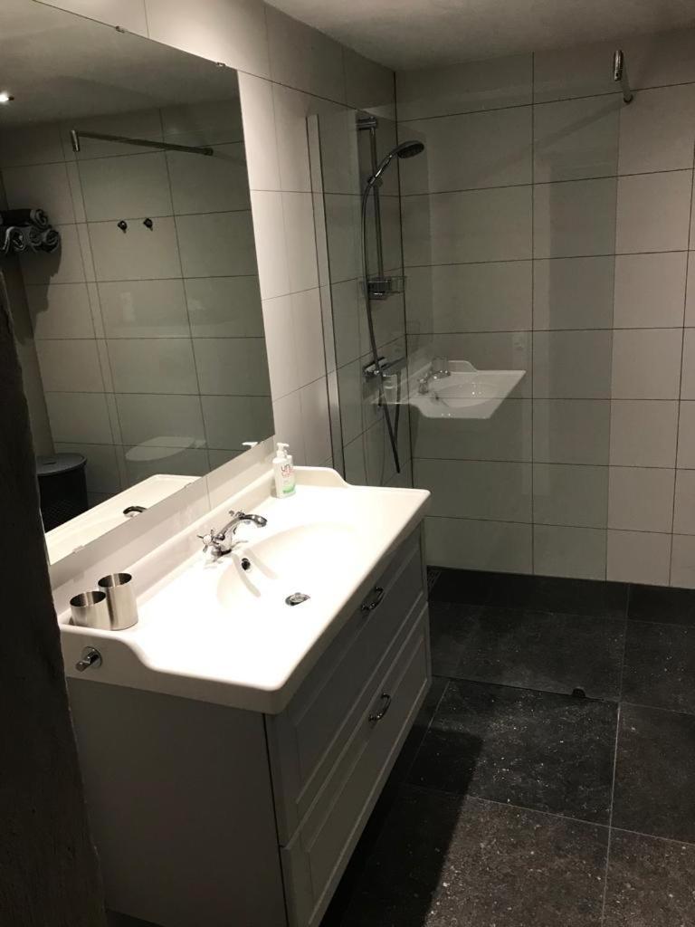 Roermond Uniek Stadspand, Compleet Woonhuis Bagian luar foto